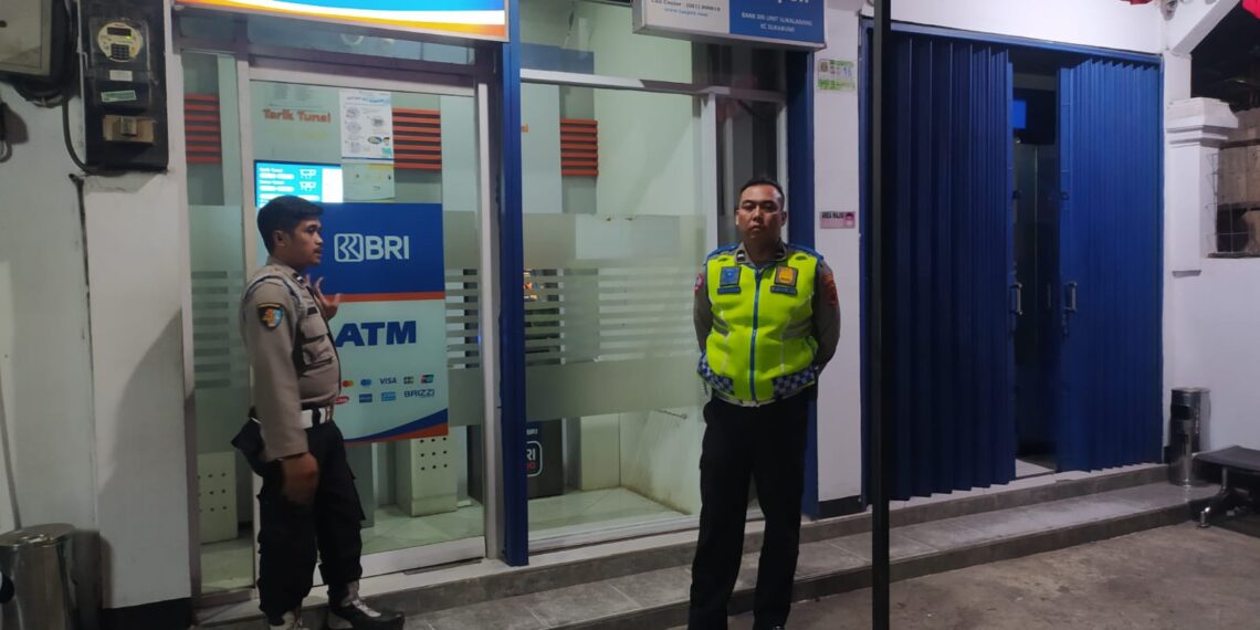 Cegah Kejahatan Perbankan, Polsek Sukalarang Patroli Malam Hari Kontrol ATM BRI
