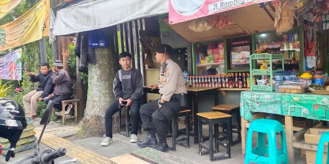 Patroli Dialogis Sampaikan Pesan Kamtibmas Pada Masyarakat Oleh Unit Samapta Polsek Cisaat