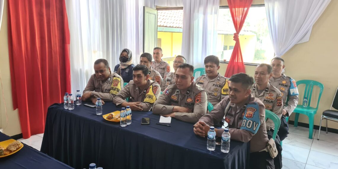 PEMBINAAN ETIKA PROFESI POLRI OLEH KASI PROPAM POLRES SUKABUMI KOTA KEPADA ANGGOTA POLSEK SUKALARANG