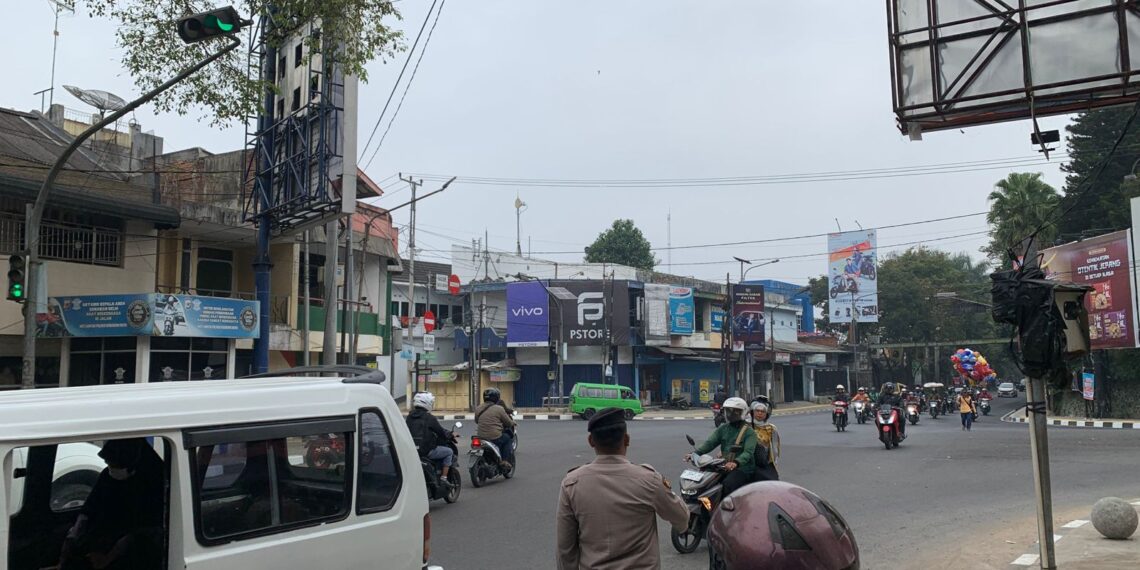 Agar Terciptanya Kamseltibcar Lantas Dipagi Hari, Polsek Gunungpuyuh Rutin Berikan Pelayanan Pengaturan (Gatur) Lalu Lintas Dipagi Hari