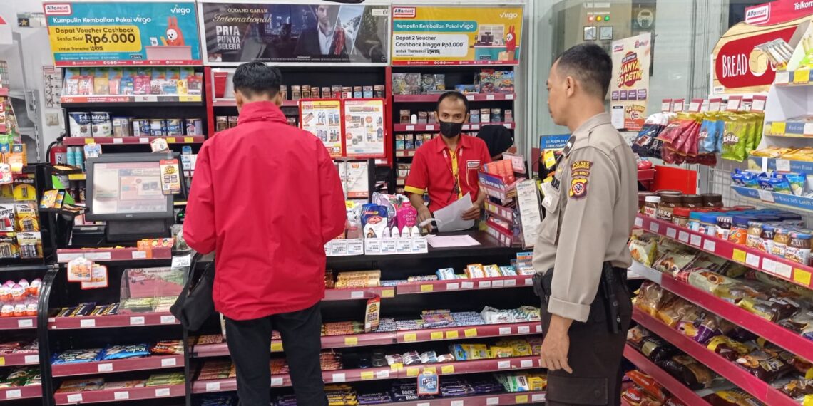 Unit Samapta Polsek Cireunghas, Laksanakan Patroli Dialogis Ke Minimarket