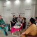Pererat Silaturahmi, Senergitas TNI – Polri Bhabinkamtibmas Polsek Sukalarang Sambang Ke Kantor Desa Binaan
