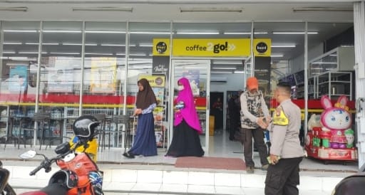Polsek kadudampit Laksanakan Patroli Kontrol Minimarket