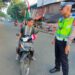 Peduli Keselamatan, Polisi Berikan Teguran Humanis Kepada Pelanggar Lalu Lintas