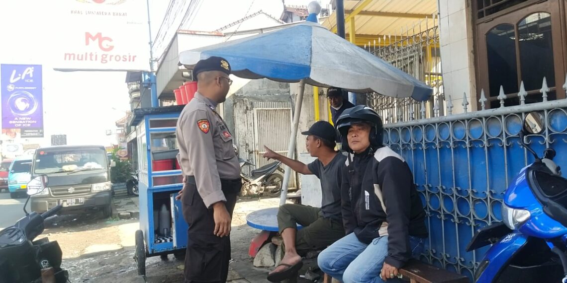 Personil Unit Samapta Polsek Cisaat Mengunjungi Warga Berikan Pesan Kamtibmas