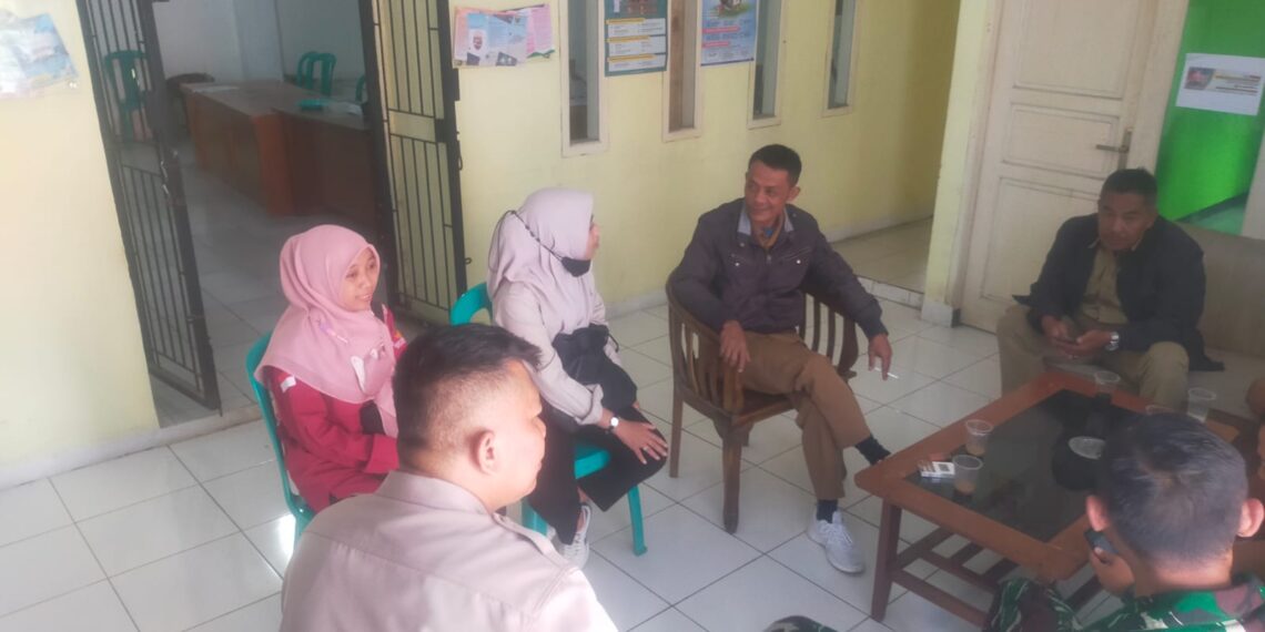 Bhabinkamtibmas Polsek kadudampit Beserta Babinsa Laksanakan Giat Sambang