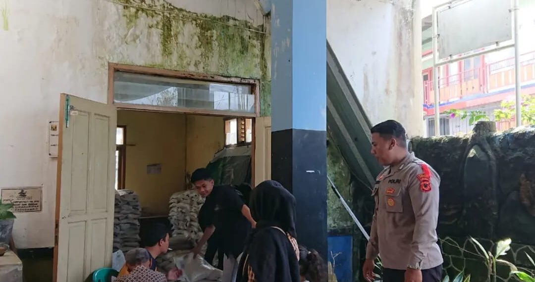 Bhabinkamtibmas Polsek Kadudampit Polres Sukabumi Kota terus melakukan sambang desa binaan