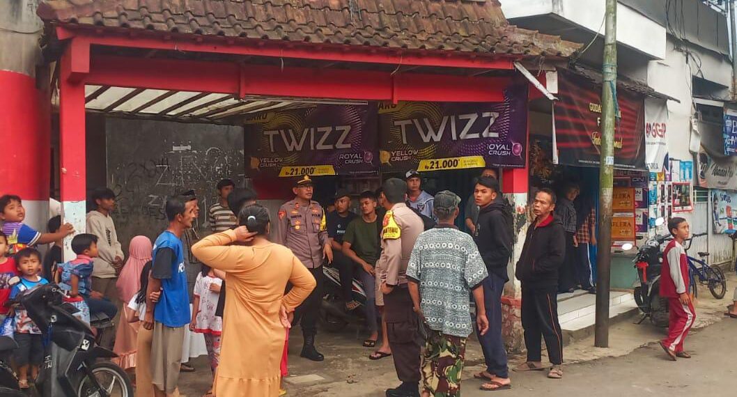 Guna menjaga kondusifitas di wilayah Khususnya Polsek Sukabumi  Kapolsek Sukabumi AKP UJANG TAAN, S.H melaksanakan giat sambang dan berikan Himbauan kepada warga masyarakat