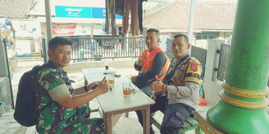 Bersinergi Ciptakan Kamtibmas, Bhabinkamtibmas dan Babinsa Sambang Bareng Ke Desa Binaan