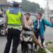 Peduli Keselamatan, Polisi Berikan Teguran Humanis Kepada Pelanggar Lalu Lintas
