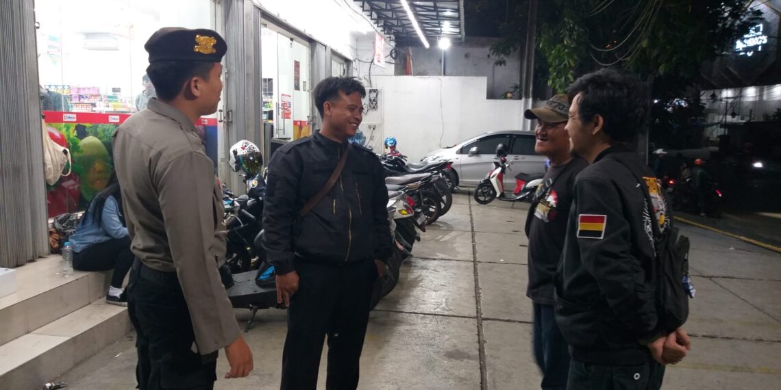 Personel Polsek Gunungpuyuh melaksanakan Kegiatan Rutin Kepolisian Yang Ditingkatkan (KRYD)