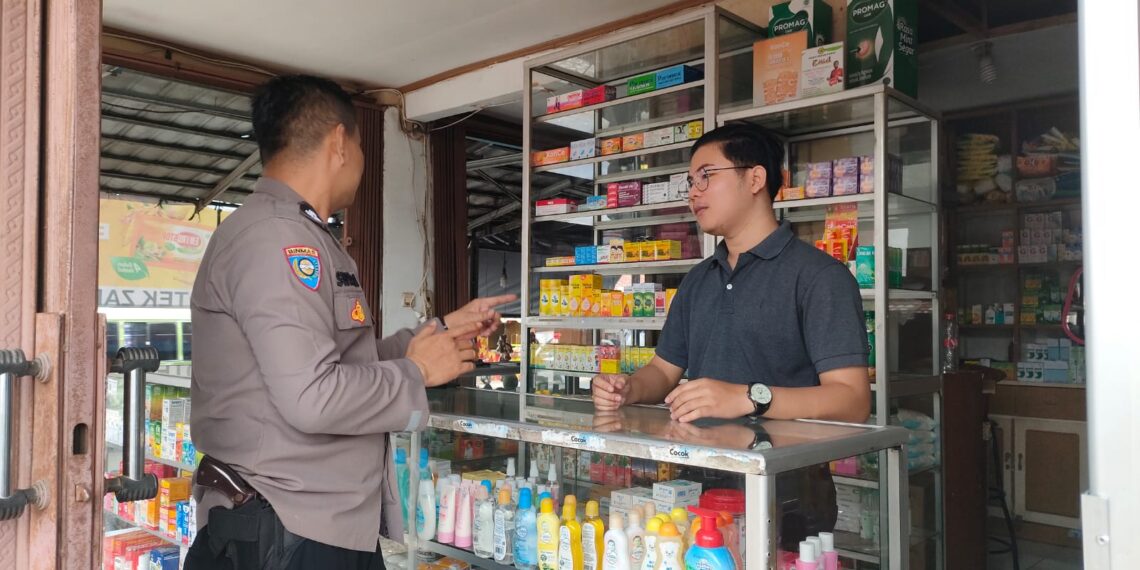 Kanit Binmas Polsek Kebon Pedes Himbau Penjual Obat atau Apotik Patuhi Peraturan