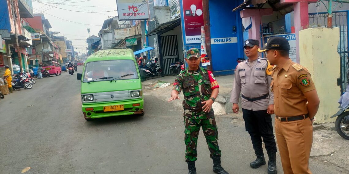 Polsek Cikole Bhabinkamtibmas Beserta Babinsa Dan Lurah Melaksanakan Giat Sinergitas Tiga Pilar