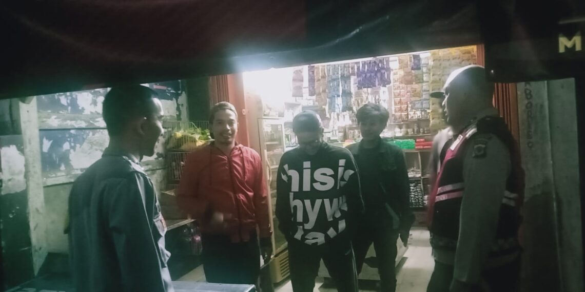 Rutin Petroli ke Pemukiman masyarakat dan berdialogis, unit Samapta Polsek Cibeureum Cegah dan antisipasi Gukamtibmas