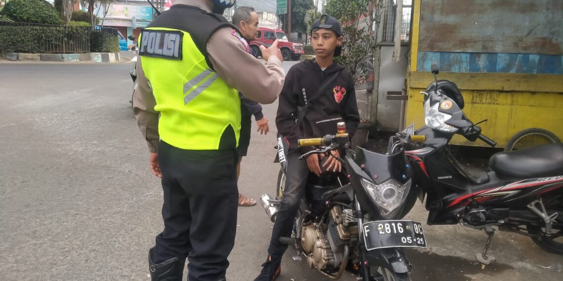 Gencarkan Penertiban Knalpot Kendaraan Yang Tidak Standar Atau Brong, Unti Lantas Polsek Sukaraja