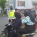 Peduli Keselamatan, Polisi Berikan Teguran Humanis Kepada Pelanggar Lalu Lintas