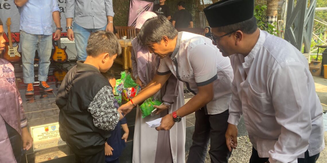 Rumah Inspirasi Musik Alus Pisan Polres Sukabumi Kota Santuni Ratusan Anak Yatim