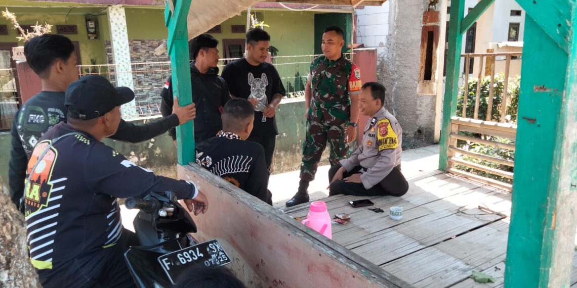 SINERGITAS TNI-POLRI MELAKSANAKAN SAMBANG / SILATURAHMI KAMTIBMAS KEPADA WARGA MASYARAKAT.