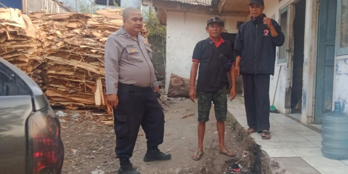Anggota unit samapta Patroli Polsek Gunungguruh Patroli Dialogis, Sampaikan Pesan Kamtibmas kepada Warga binaannya