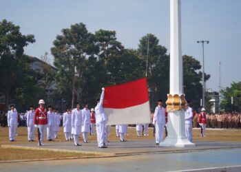 Ketua DPRD Kota Sukabumi Bacakan Naskah Proklamasi di Upacara Peringatan HUT ke-78 Kemerdekaan Republik Indonesia