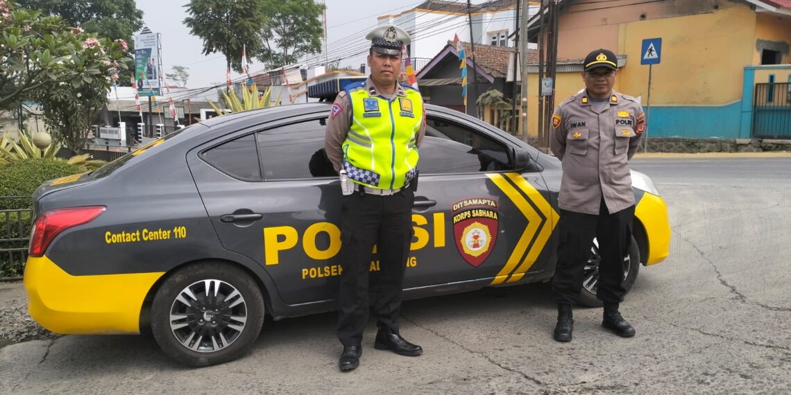 Penjagaan di strong point dilaksanakan oleh polsek sukalarang untuk Antisipasi tawuran antar pelajar