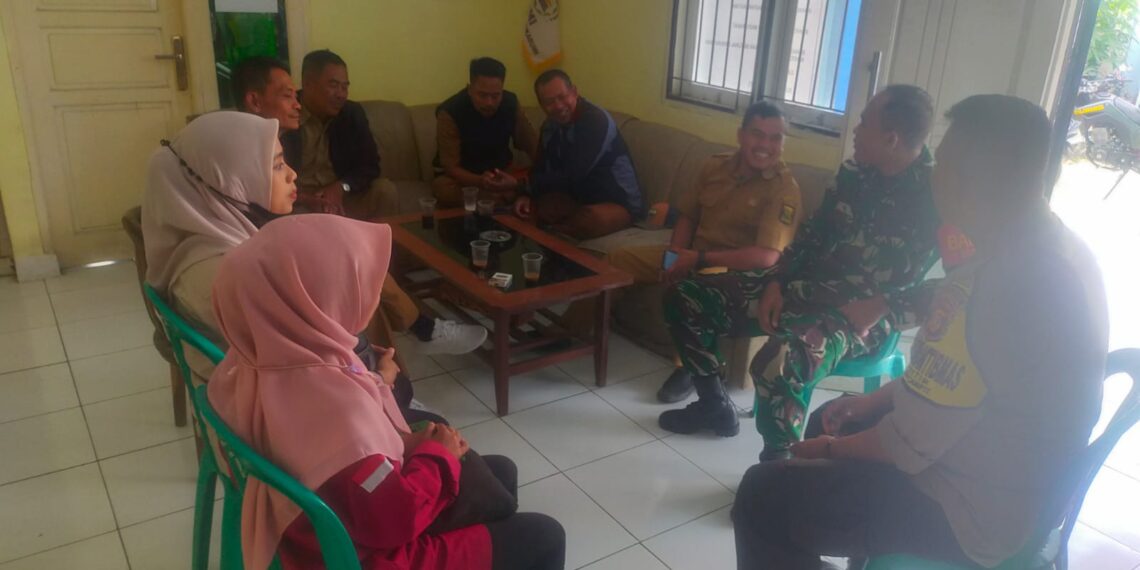 Sinergitas Bhabinkamtibmas Polsek kadudampit Beserta Babinsa Laksanakan Giat Sambang
