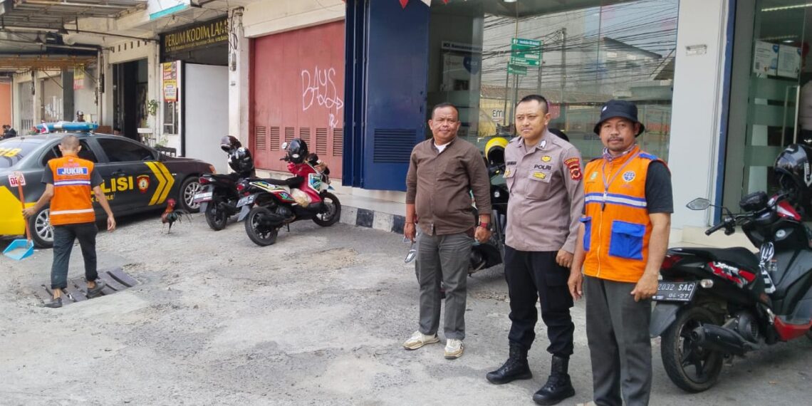 Polsek Cikole Berikan Himbauan Kamtibmas Kepada Juru Parkir