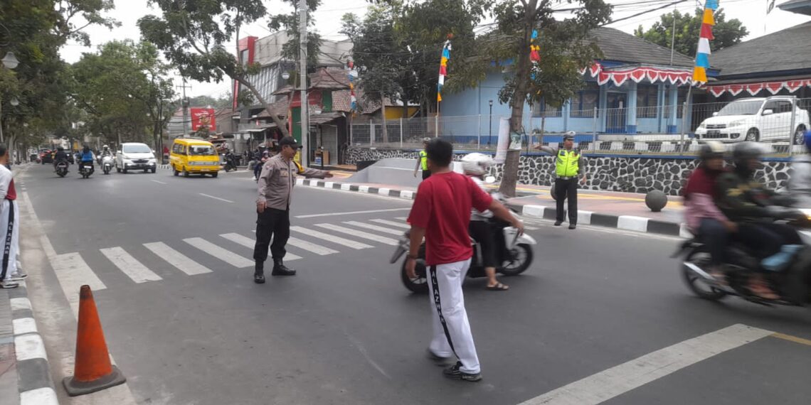 Polsek Cikole Laksanakan Pengaturan Pagi Hari