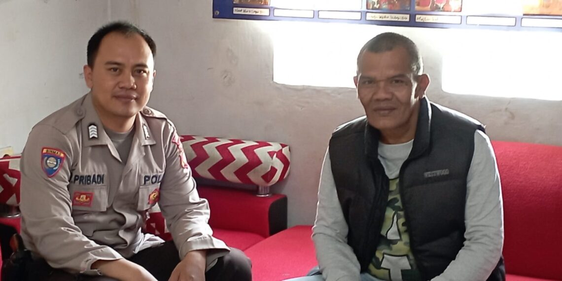 BHABINKAMTIBMAS POLSEK CISAAT LAKSNAKAN SILATURAHMI SAMBANG WARGA BINAANNYA