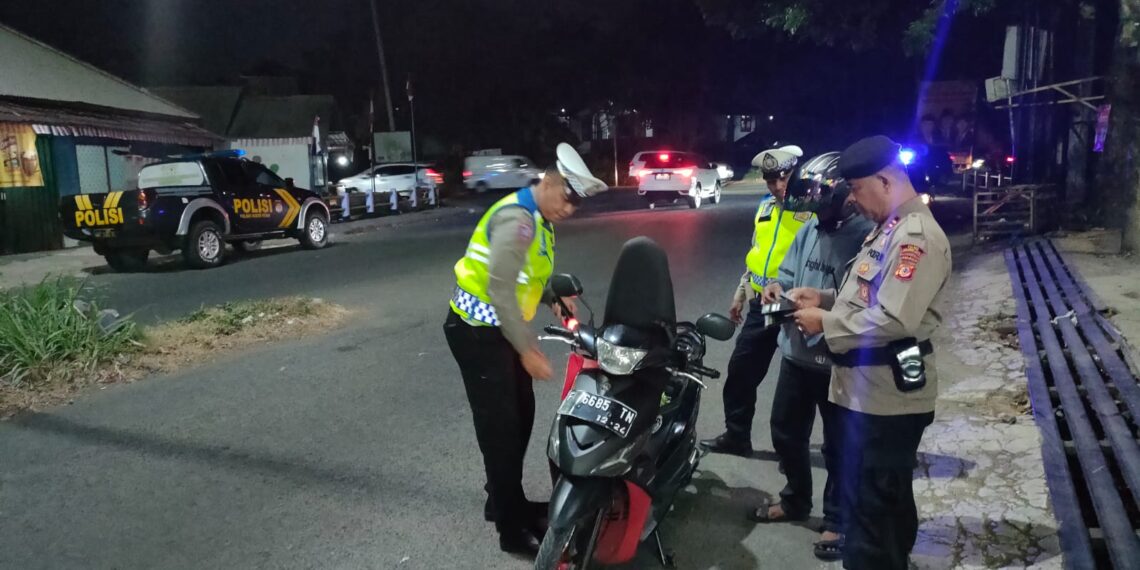 Polisi Gencarkan Razia Gabungan Rayon Timur Dengan Sasaran Sepeda Motor yang Gunakan Knalpot Brong