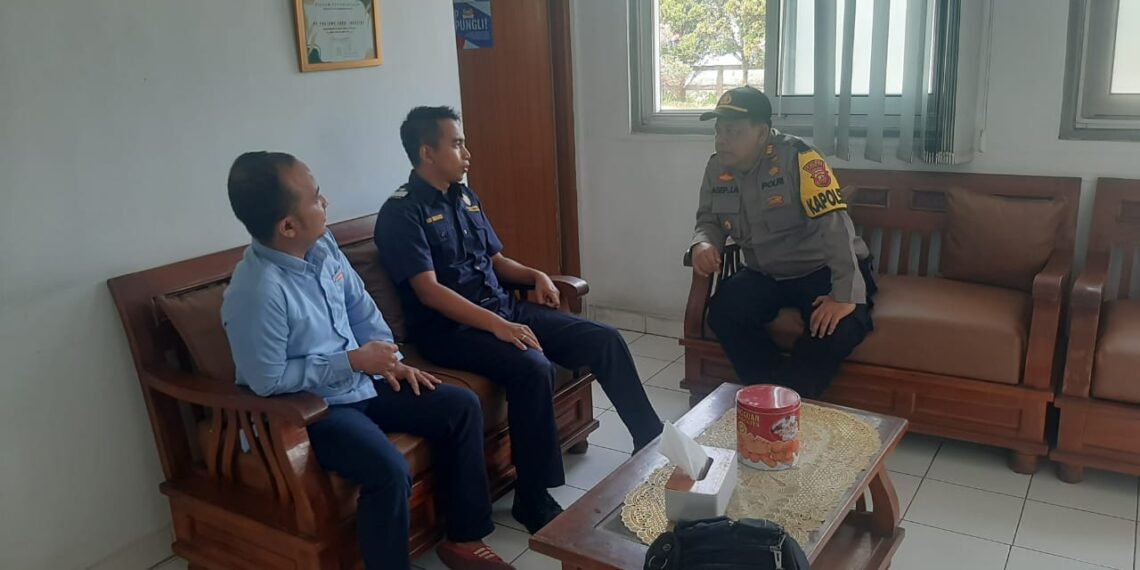 Jalin Silaturahmi, Kapolsek Sukalarang Sambang Tokoh Masyarakat