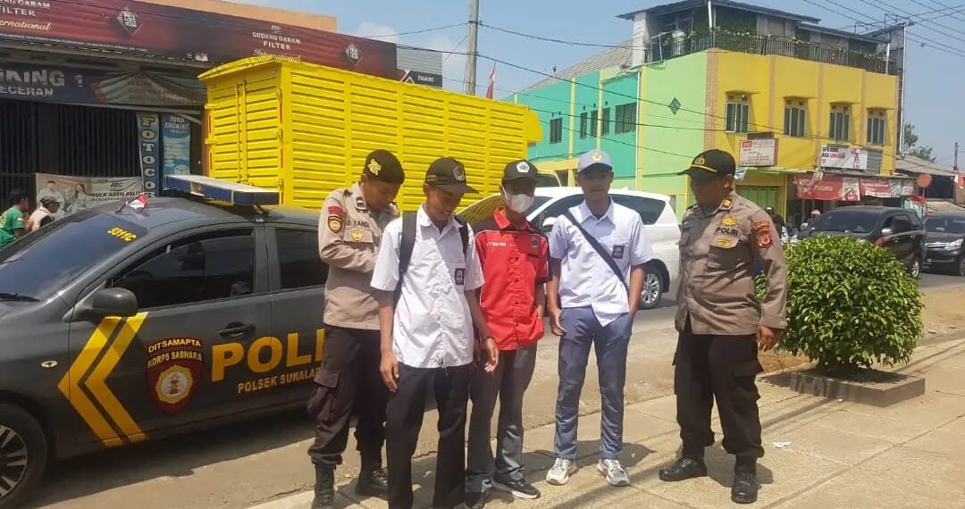 Antisipasi Tawuran Antar Pelajar,Anggota Polsek Sukalarang Melakukan Himbauan Kepada Para Pelajar