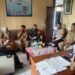 Sinergitas TNI – Bhabinkamtibmas dan Babinsa Laksanakan Sambang ke Kantor Kelurahan