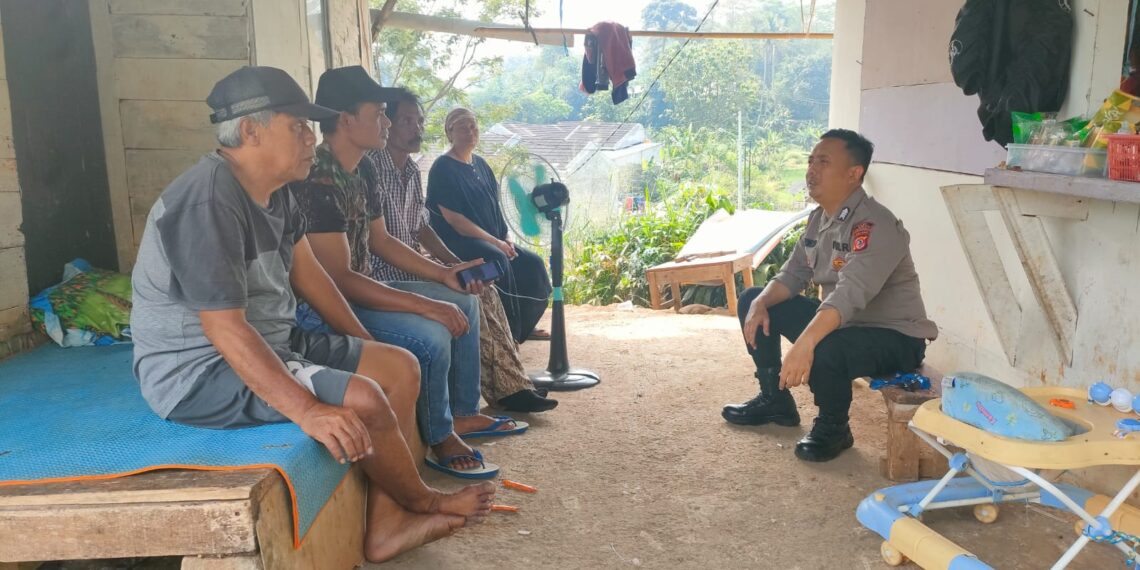 Bhabinkamtibmas Polsek Kebon Pedes Laksanakan Dialogis Dengan Warga Masyarakat Sampaikan Himbauan Kamtibmas