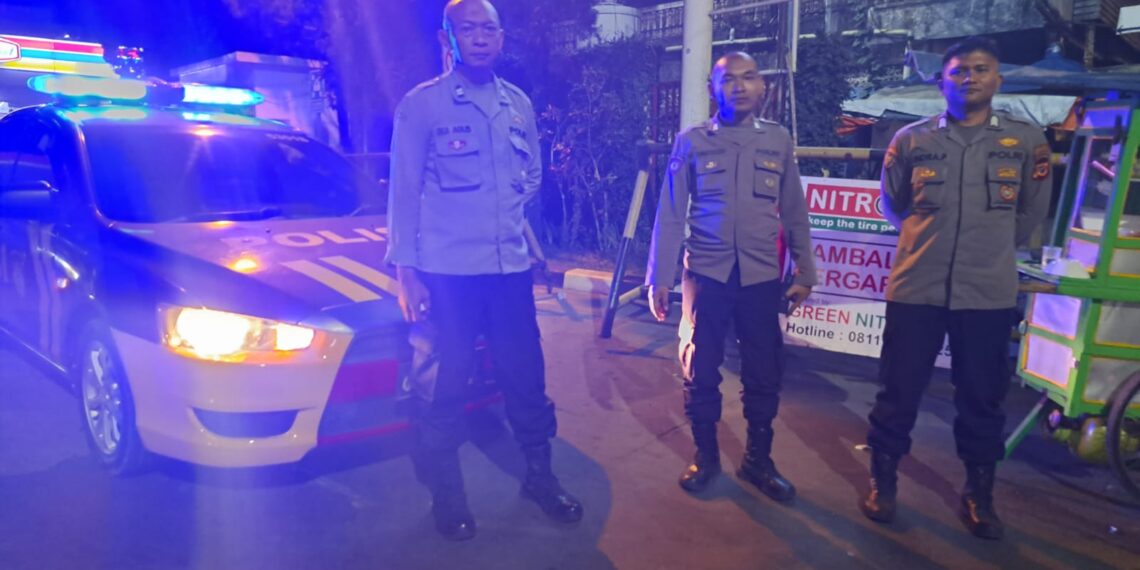 Polsek Cikole Laksanakan Patroli Pada Malam Hari Antisipasi Tindak Kejahatan