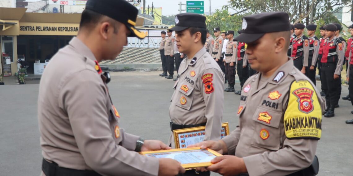 Tiga Polisi Berprestasi di Kota Sukabumi Raih Penghargaan Kapolres