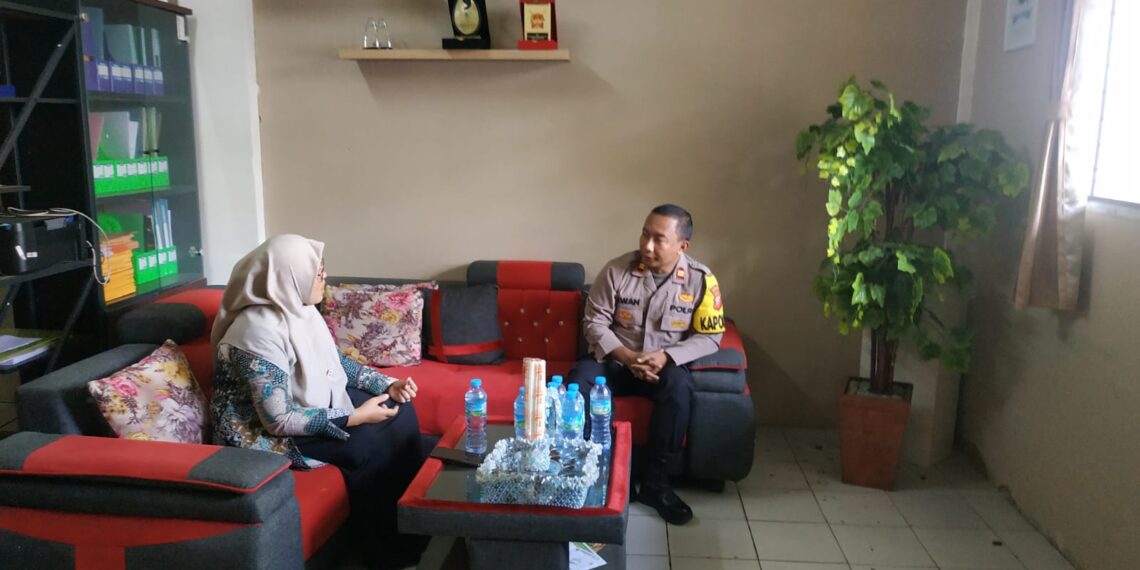 Kapolsek Kadudampit Koordinasi Dengan kepala sekolah SMA Attijarah Terkait Antisipasi Tawuran Pelajar dan Bahaya Penggunaan Narkoba