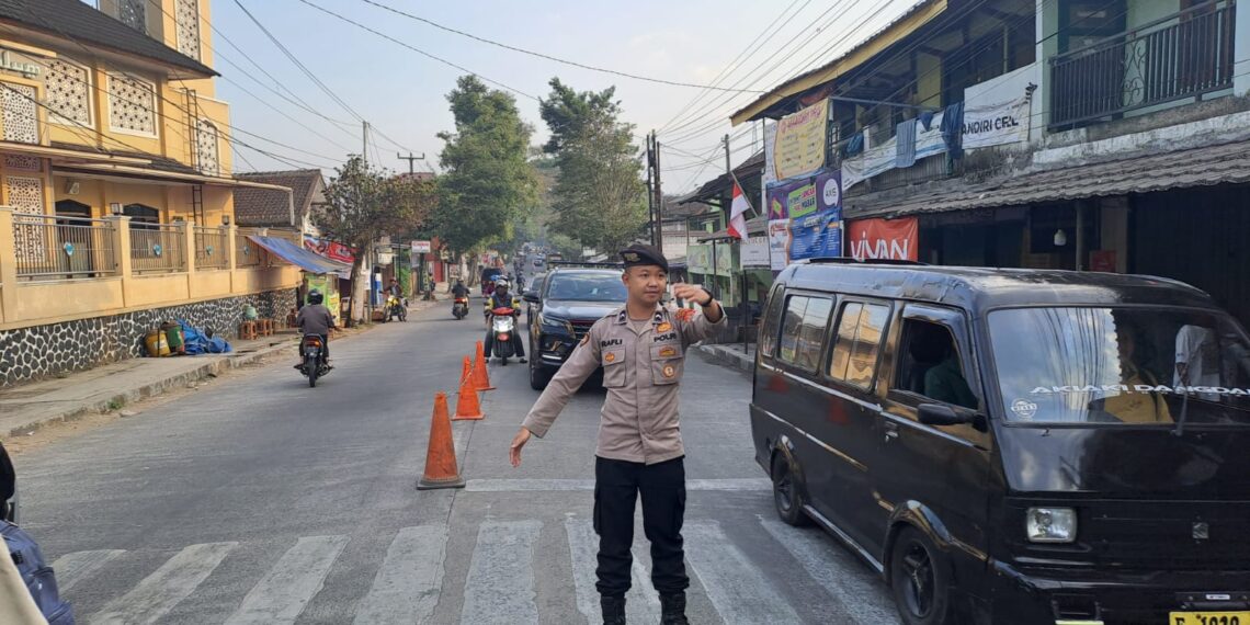 Polsek Citamiang Gatur Pagi Hari Sebagai Bentuk Pelayanan Kepada Masyarakat