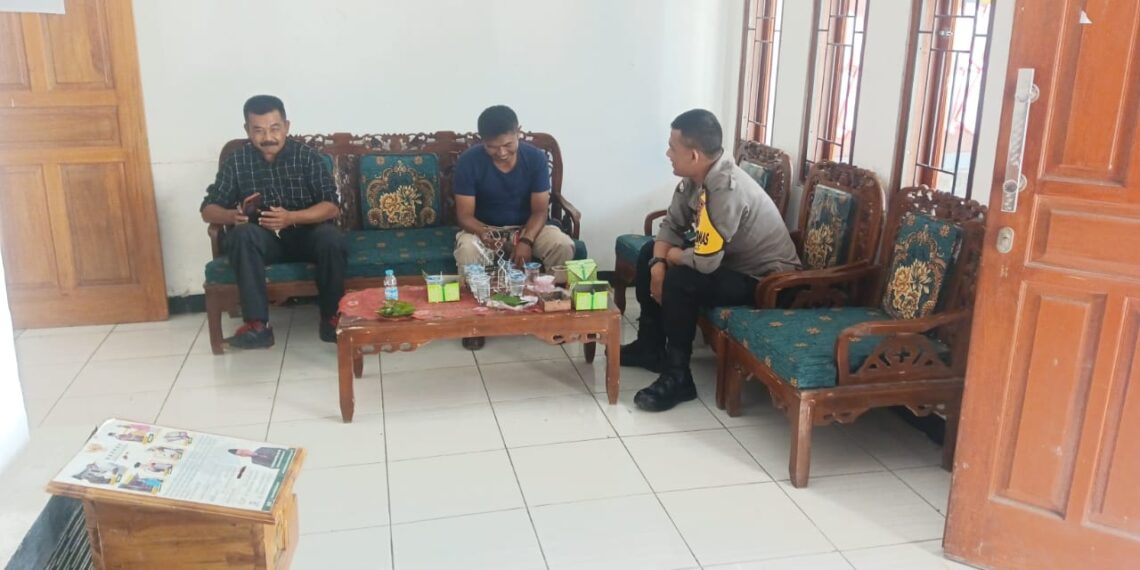 Polsek kadudampit Sambang /Anjangsana Dialogis Dengan Warga masyarakat
