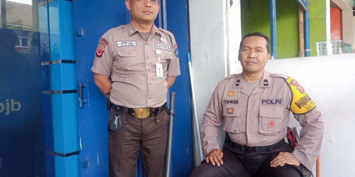 Bentuk kemitraan kamtibmas , Bhabinkamtibmas Polsek Cisaat sambangi Petugas Satpam