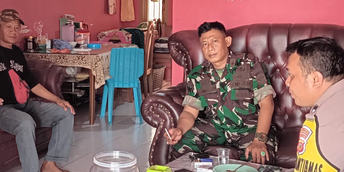 Babinkamtibmas Polsek Cisaat  dan Babinsa Koramil Cisaat Bersinergi  sambangi warga Berikan himbauan kamtibmas  Terhadap Masyarakat
