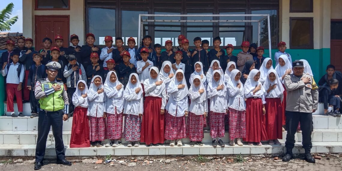 Polsek Sukalarang Adakan Kegiatan Police Goes To School