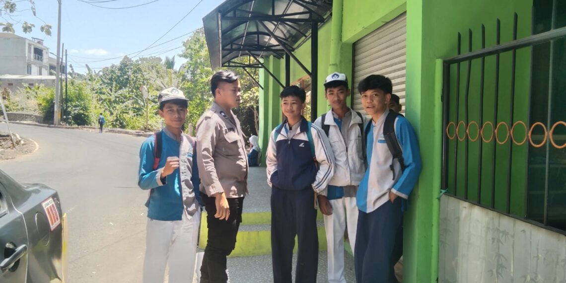 Anggota Samapta Polsek Warudoyong Laksanakan Patroli dialogis di Siang Hari