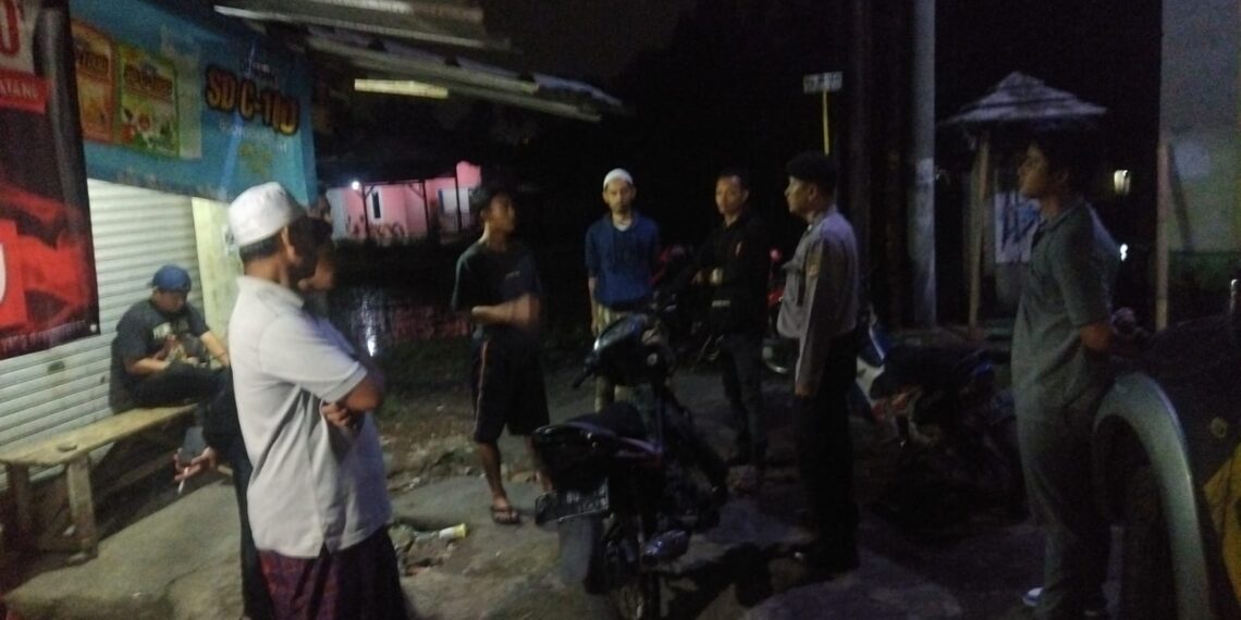 Ada pesan kamtibmas Dari Anggota Patroli Samapta Saat Patroli Dialogis bersama warga masyarakat di pemukiman / perumahan masyarakat