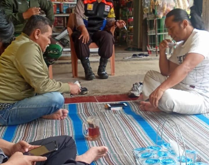 Sinergitas TNI-POLRI Bhabinkamtibmas Polsek Cibeureum bersama Babinsa Monitoring wilayah bersama sama Cegah Gukamtibmas