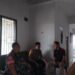 Sinergitas TNI – POLRI, Bhabinsa Bersama Bhabinkamtibmas Polsek Sukalarang Laksanakan Giat Sambang