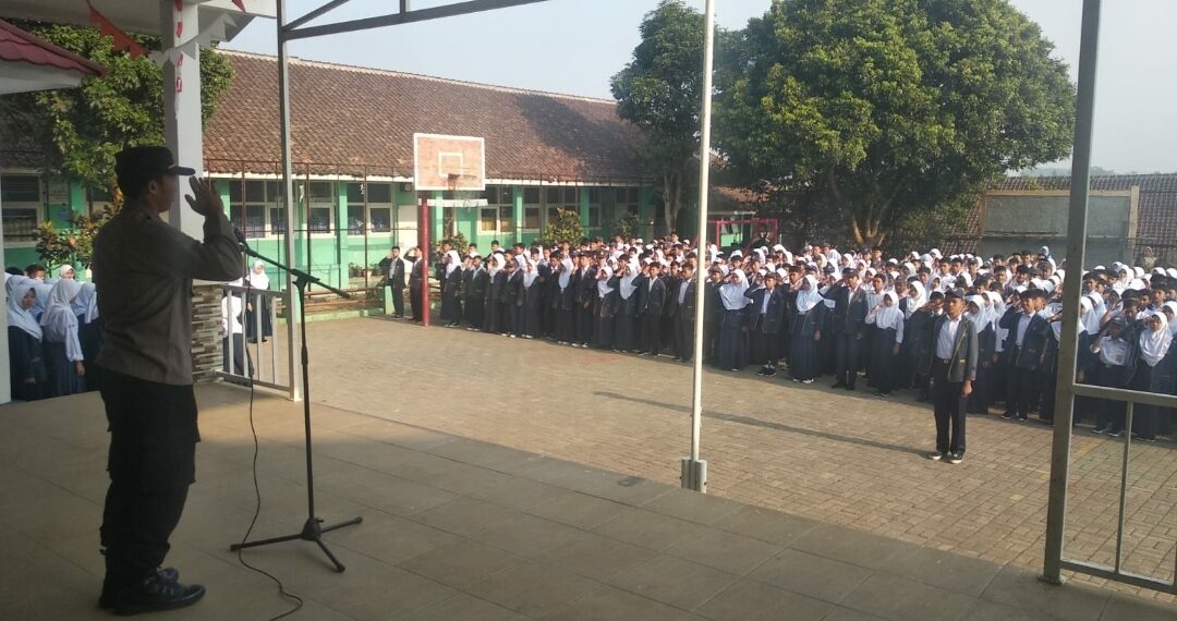 Kapolsek Gunungguruh Memberikan Pembinaan dan Penyuluhan Kepada Siswa-siswi Sekolah