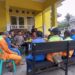 Bhabinkamtibmas Desa Parungseh Polsek Sukabumi bersama Babinsa mendengarkan aspirasi masyarakat melalui program ‘Ngariung Sareng’