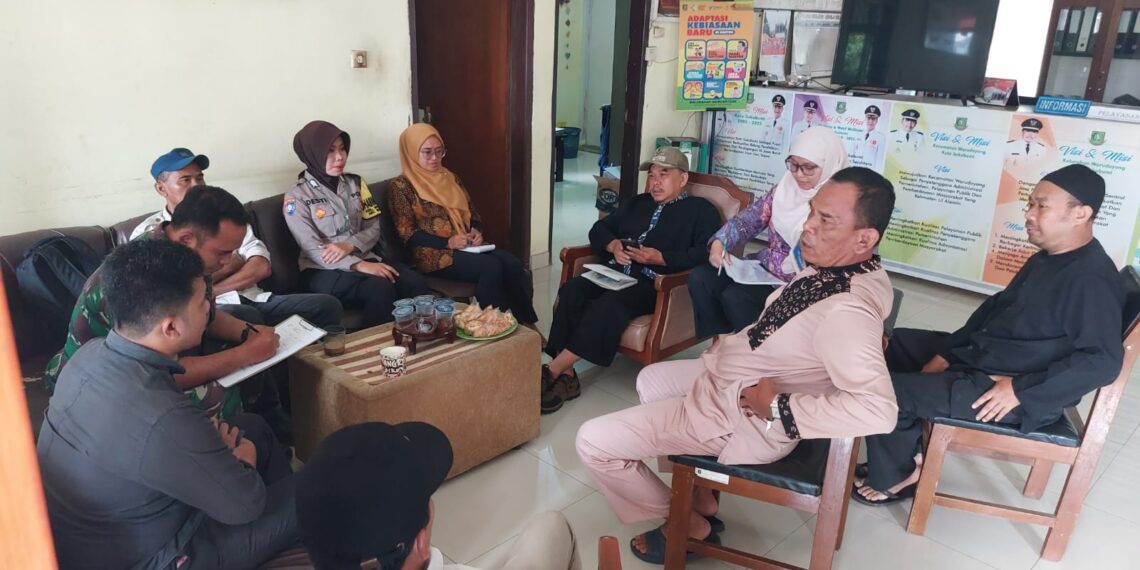 Laksanakan Sambang ke Kantor Kelurahan, Bhabinkamtibmas Polwan