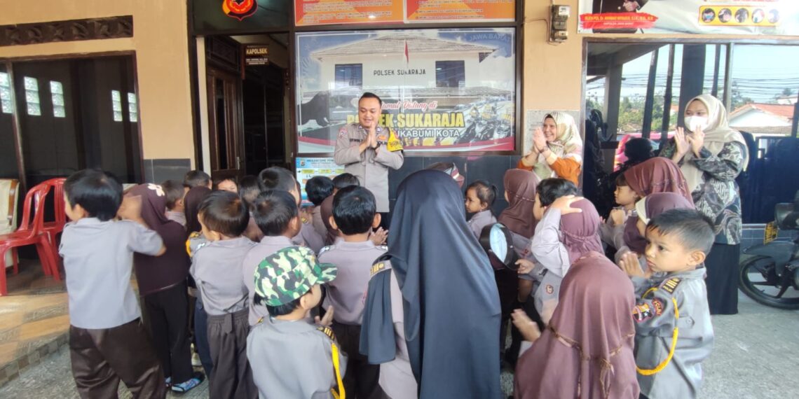 Dalam Rangka Pengenalan Tentang Tugas Polisi Polsek Sukaraja mendapat kunjungan dari anak-anak TK USWATUN HASANAH